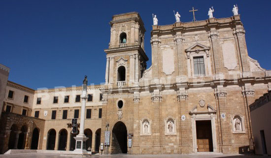 CRUCEROS BRINDISI ITALIA APULIA PUGLIA CRUCEROS SUR DE ITALIA CRUCEROS PUERTOS ORIGINALES PUERTOS POCO HABITUALES CRUCEROS CRUCERISTAS EXPERTOS CRUCEROS APULIA CRUCEROS ITALIA